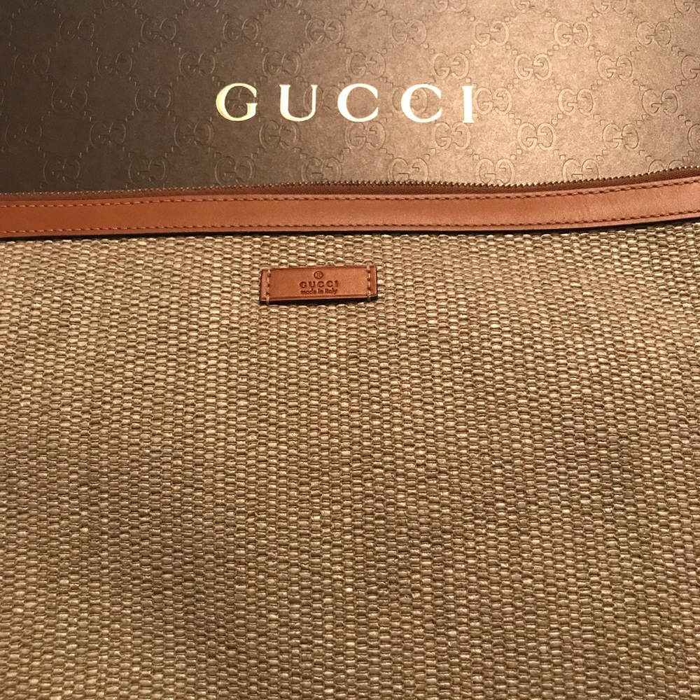 Authentic Gucci pouch/clutch